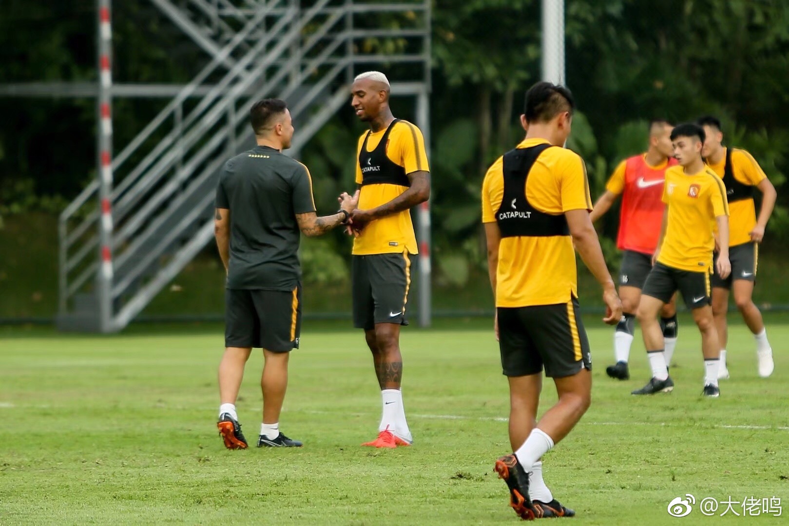 圣安东尼奥马刺训练开放日，窗口期外线爆发引欢呼，国王杯在即，高层口径保持一致 -英雄联盟直播