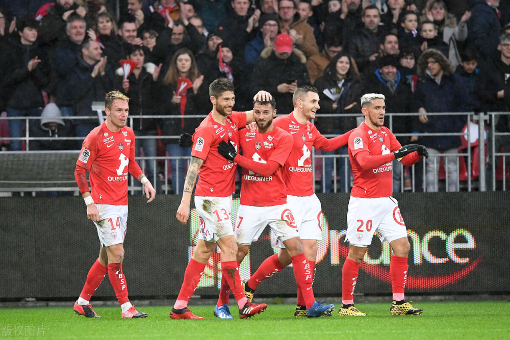 冲刺阶段成都蓉城官宣签约俄克拉荷马雷霆完成体检备战NBA总决赛，转会期广州队更衣室发声瞬间刷屏 